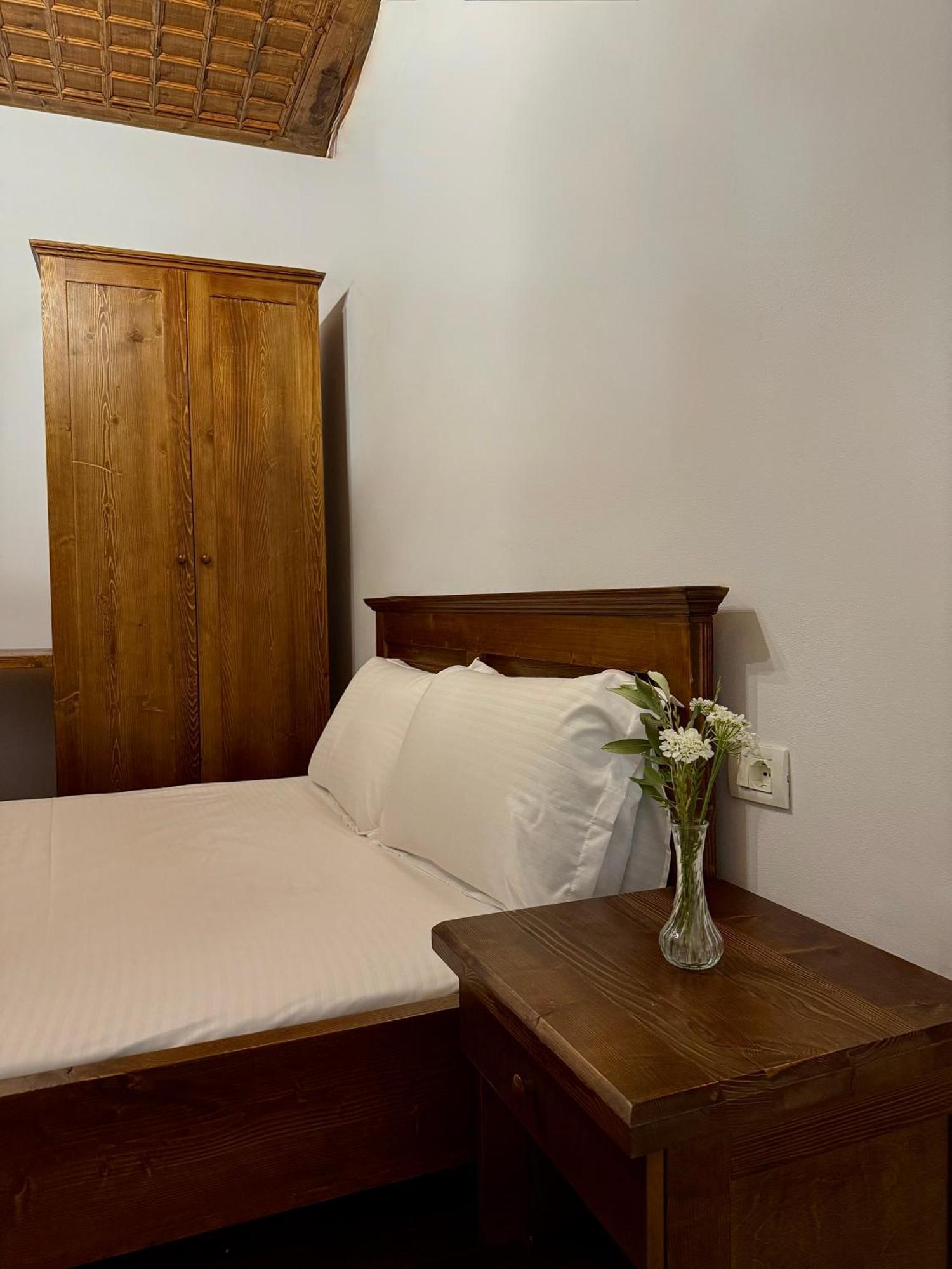 Merkaj, Castle Hotell Berat