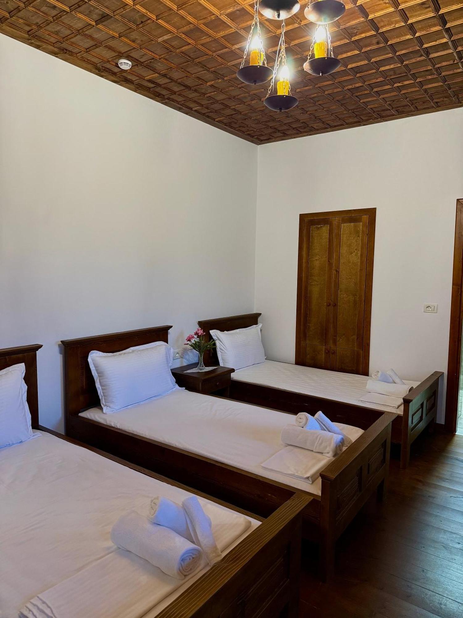 Merkaj, Castle Hotell Berat