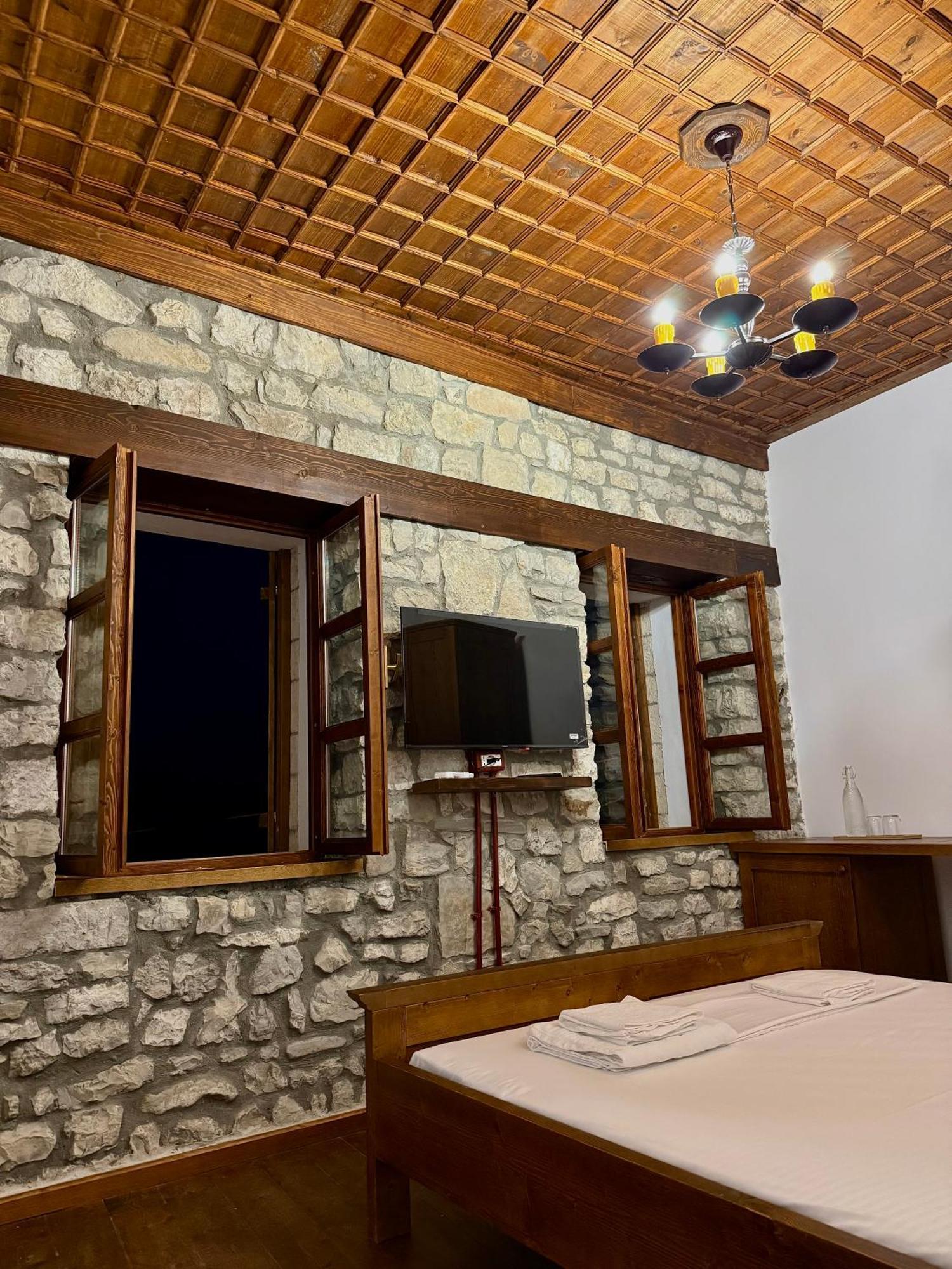 Hotell Merkaj, Castle Berat
