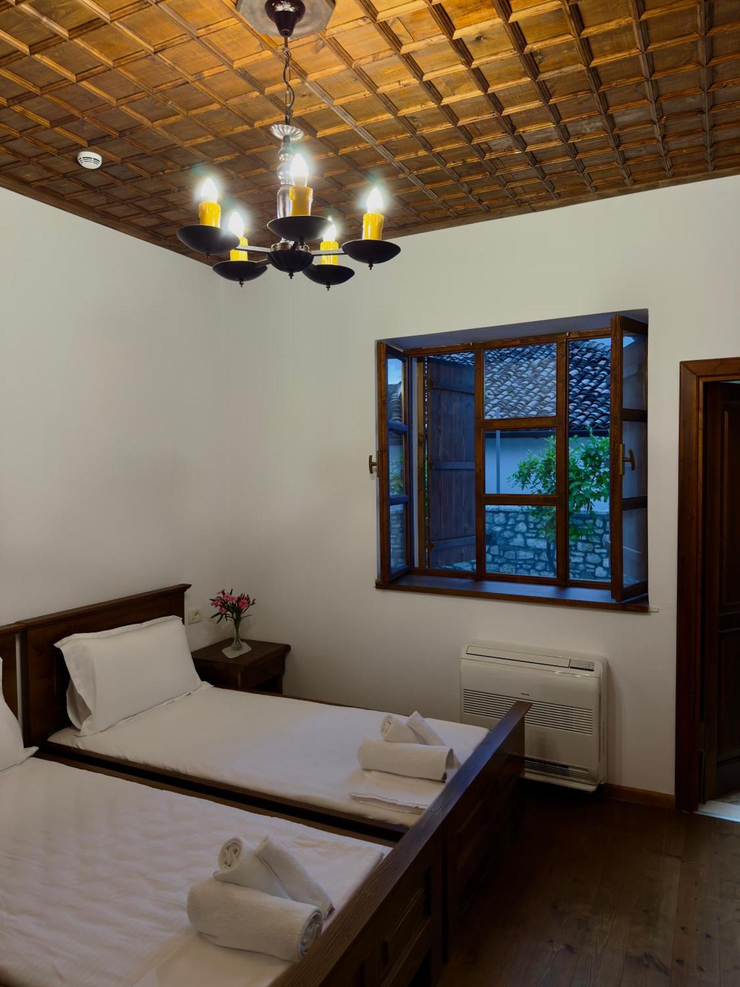 Merkaj, Castle Hotell *