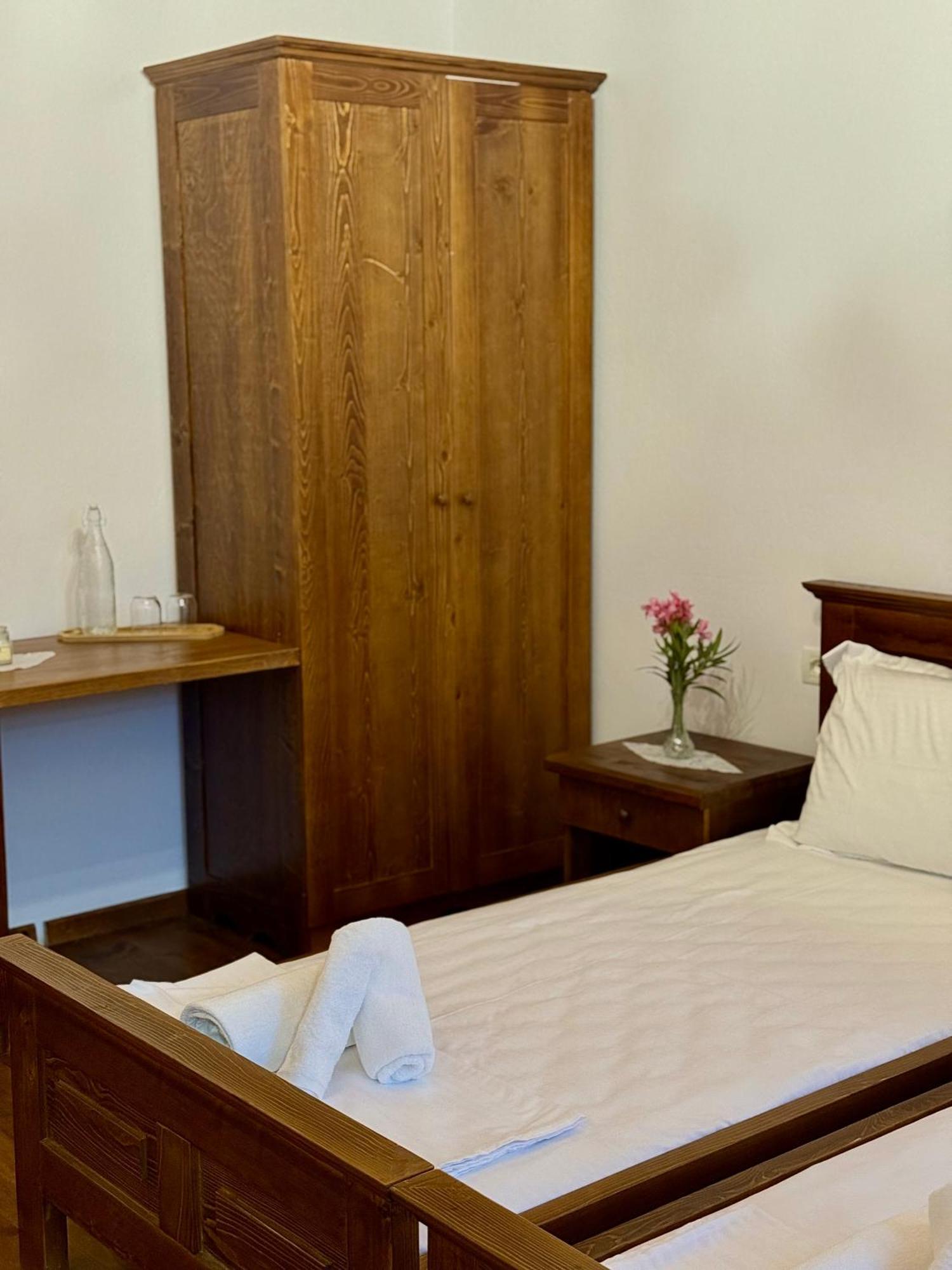 Hotell Merkaj, Castle Berat