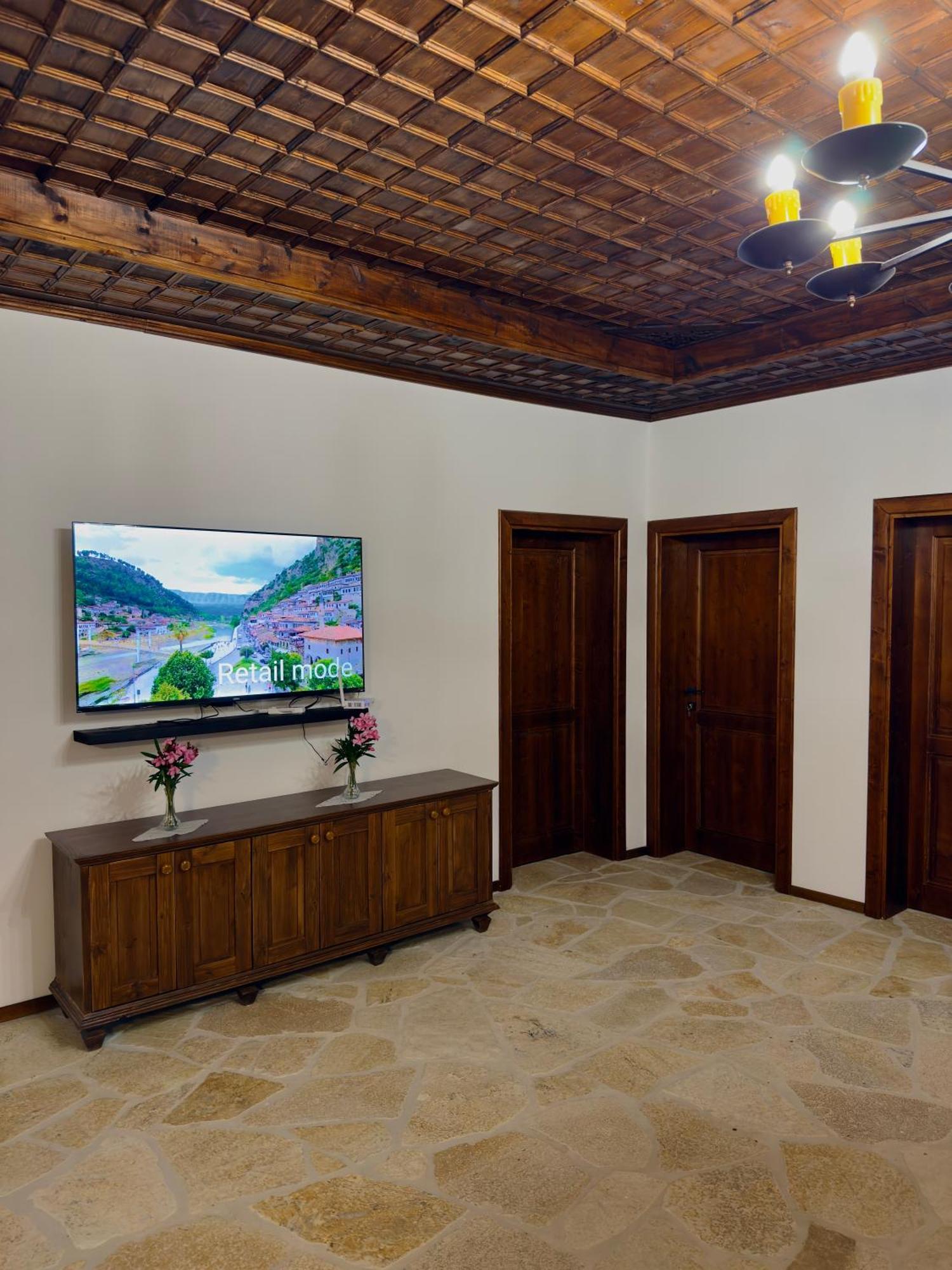 Hotell Merkaj, Castle *