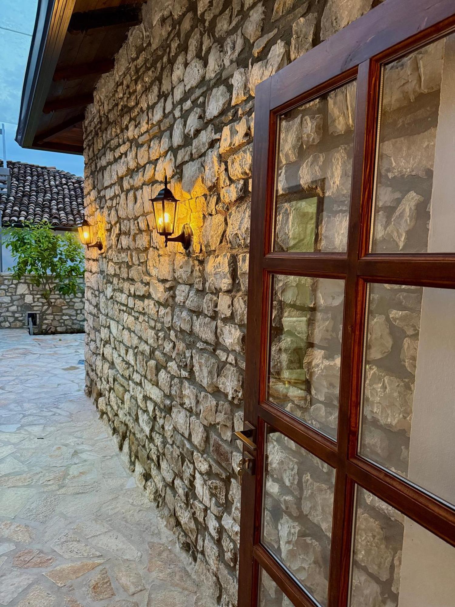 Merkaj, Castle Hotell