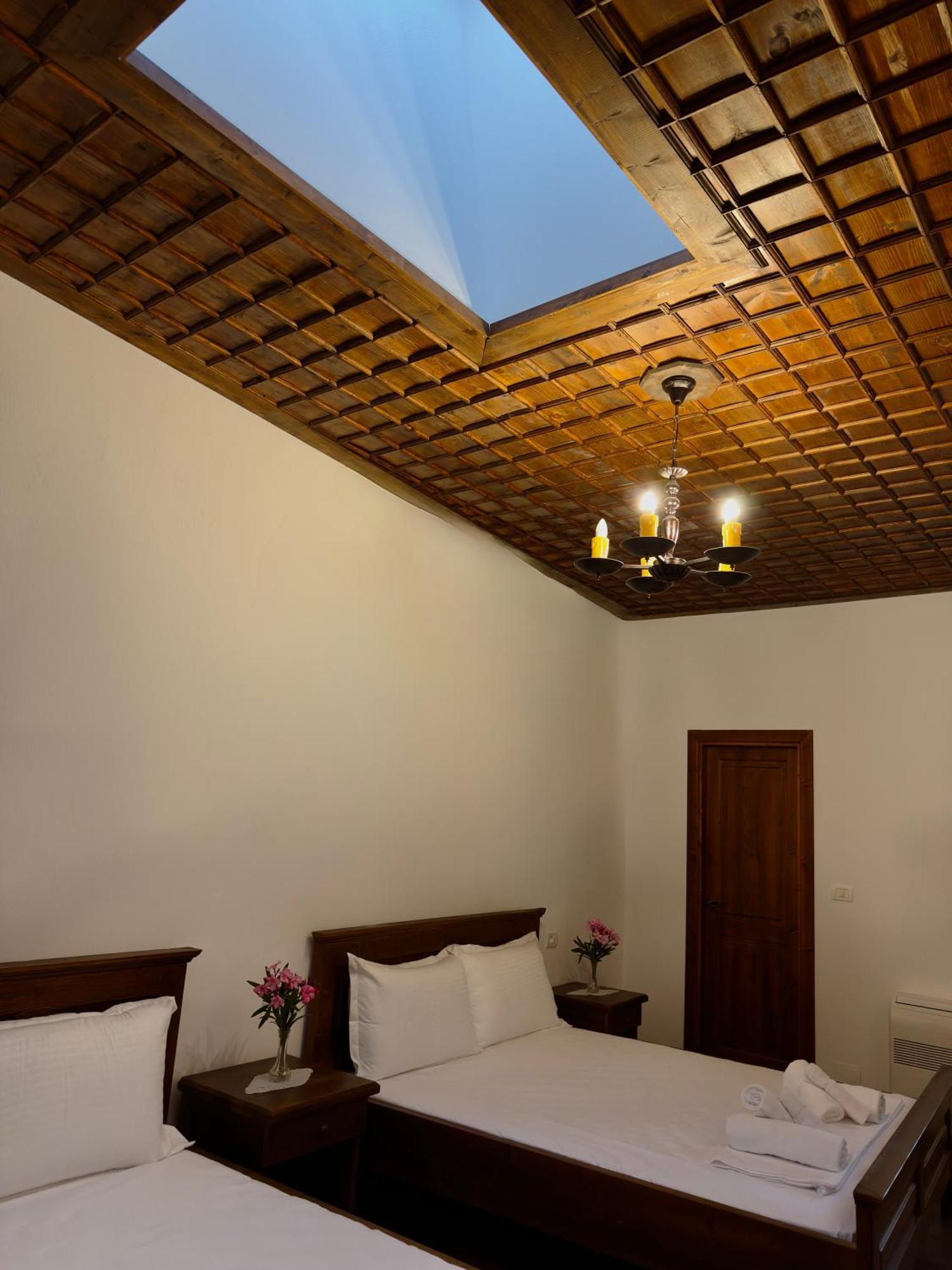 Hotell Merkaj, Castle