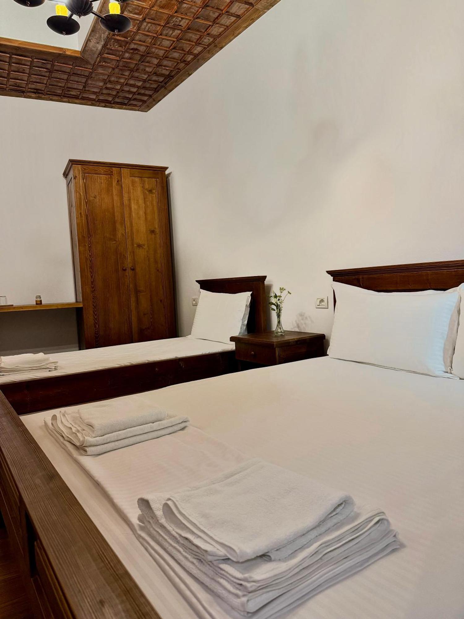 Hotell Merkaj, Castle Berat