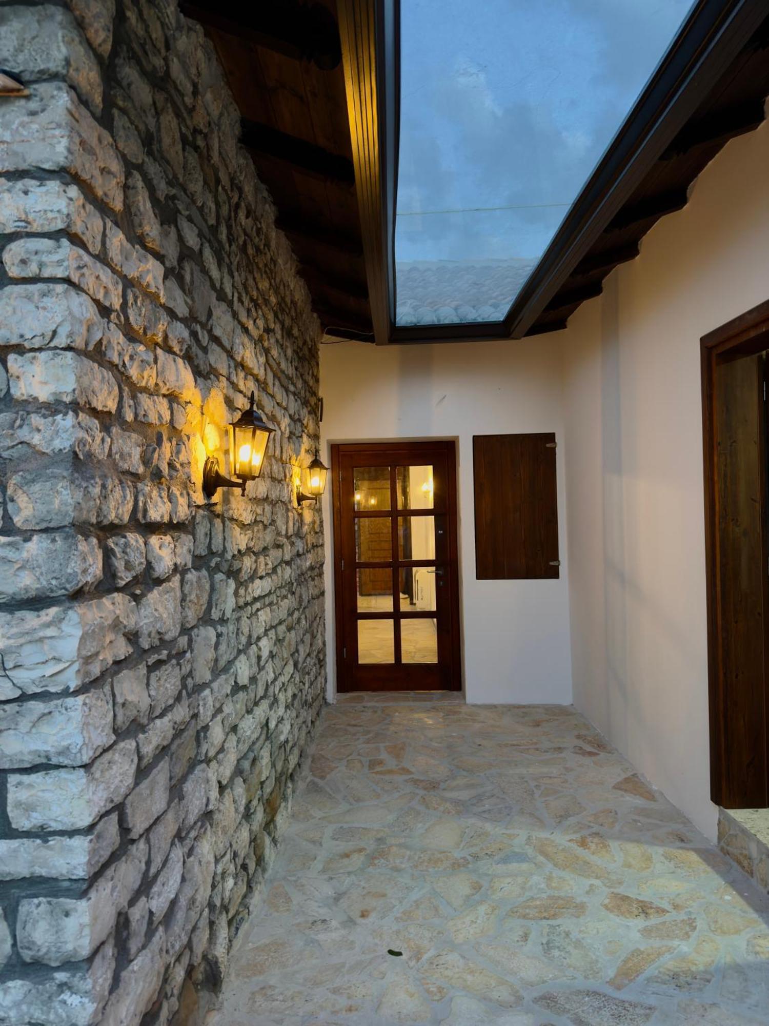 Hotell Merkaj, Castle *