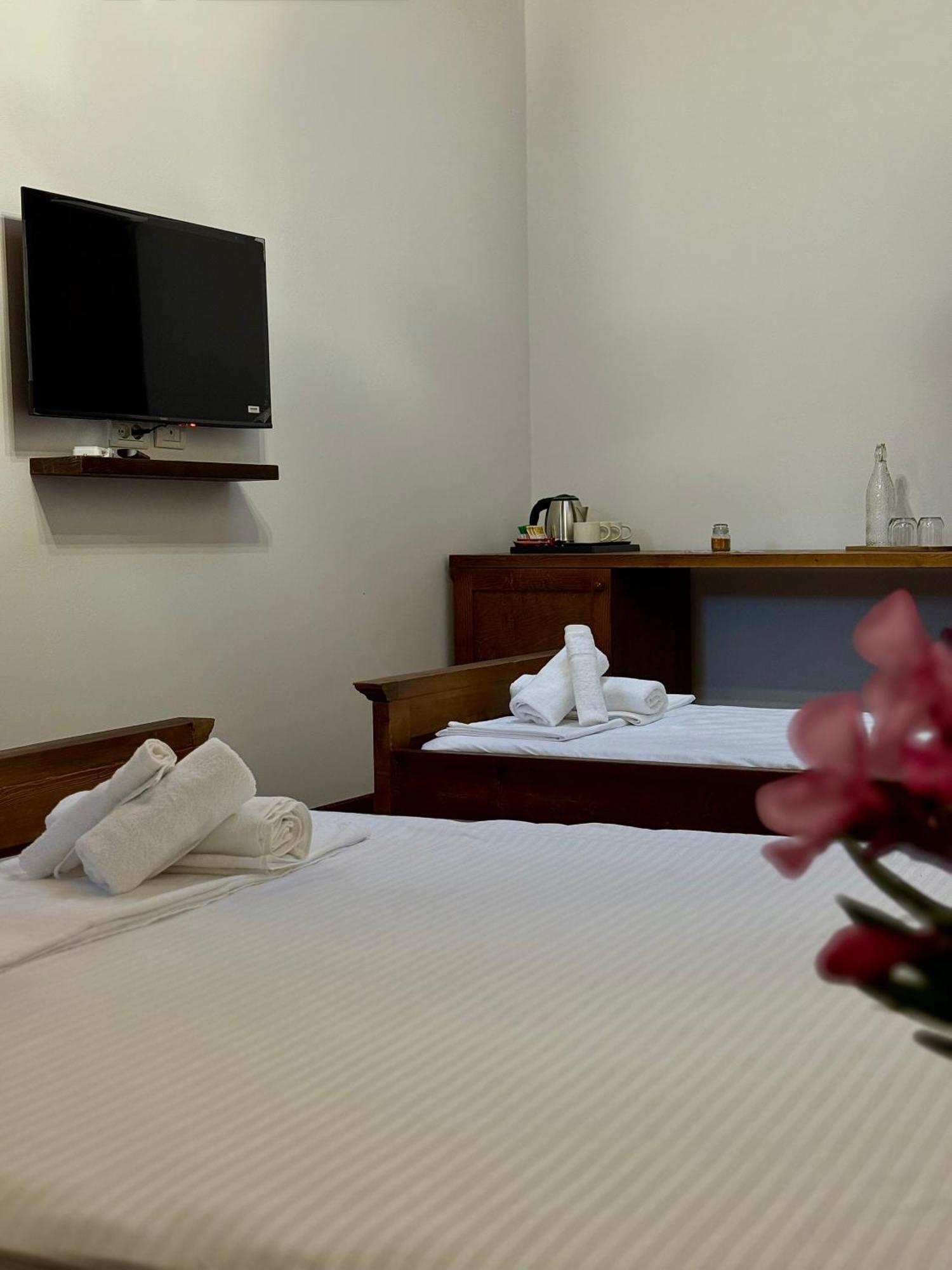 Merkaj, Castle Hotell *