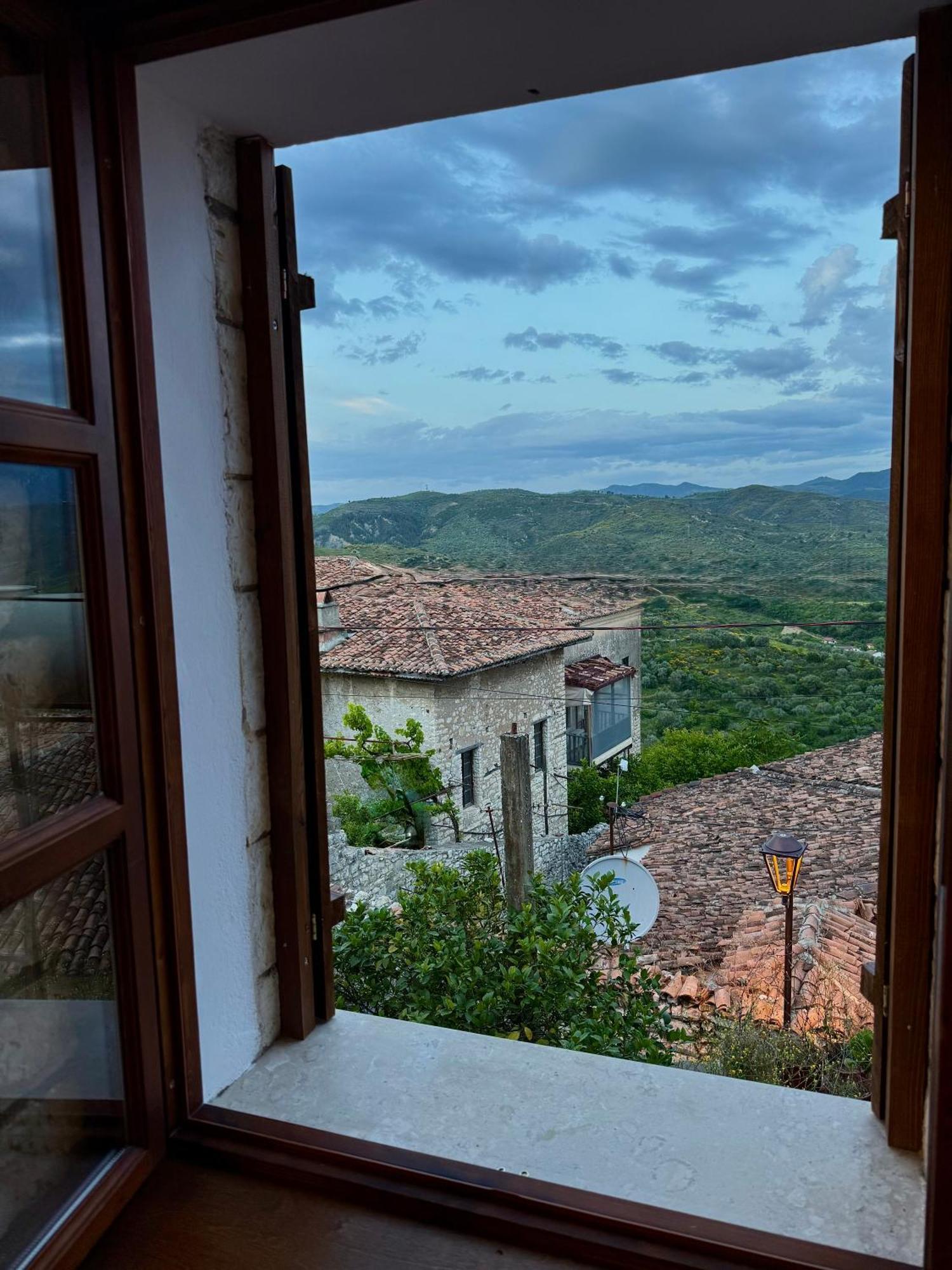 Merkaj, Castle Hotell *