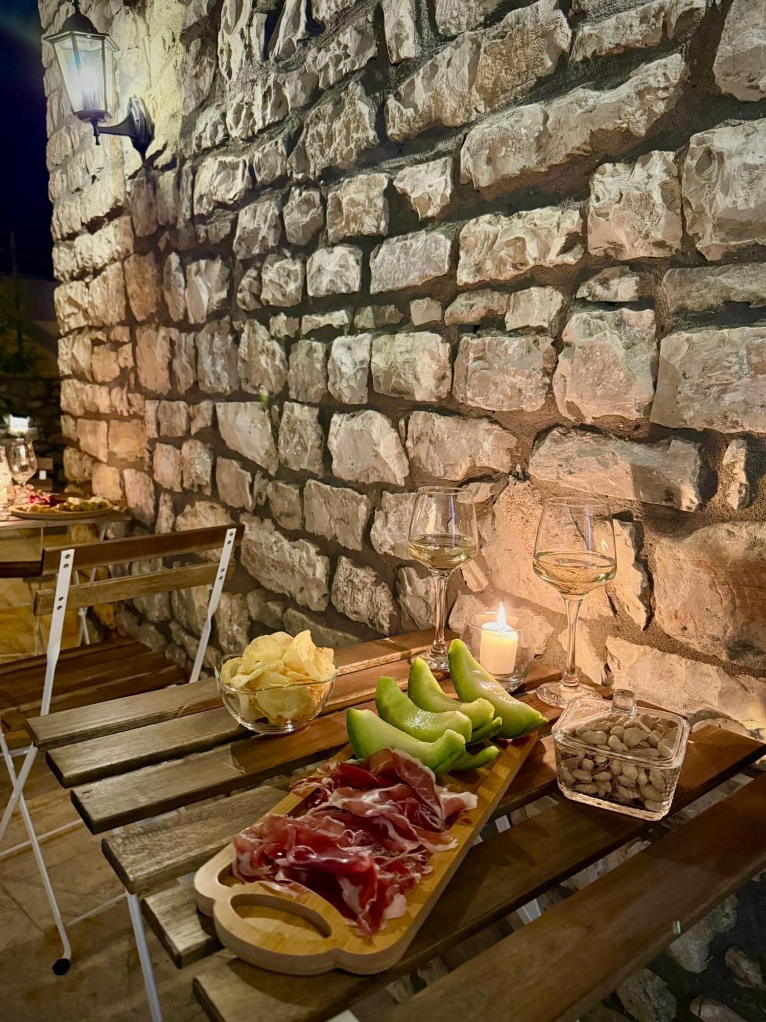 Hotell Merkaj, Castle