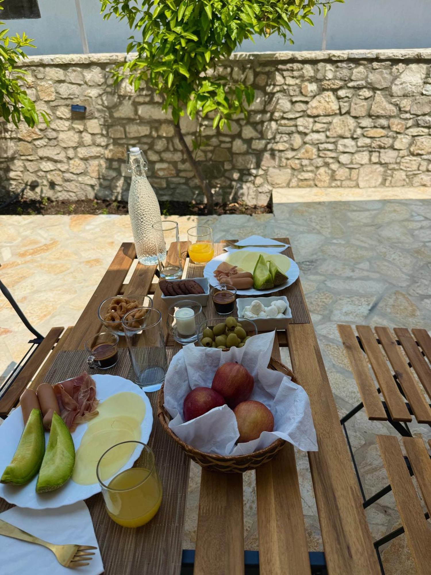Hotell Merkaj, Castle