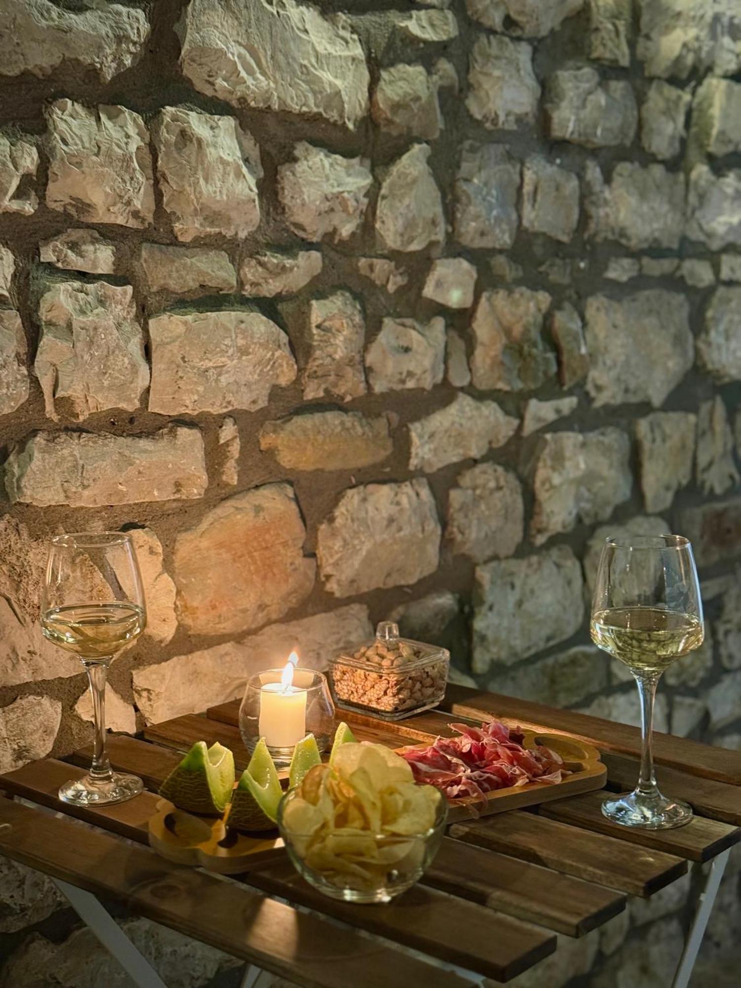 Merkaj, Castle Hotell