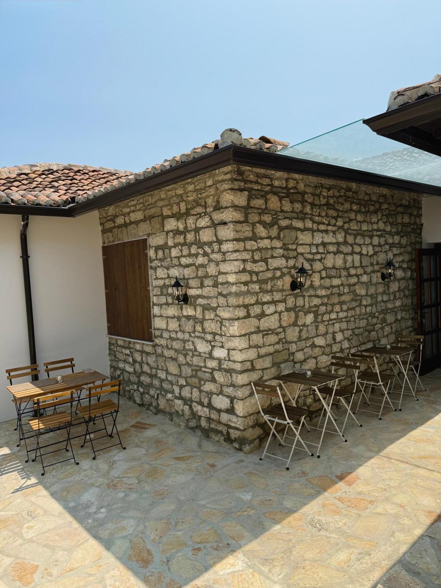 Hotell Merkaj, Castle
