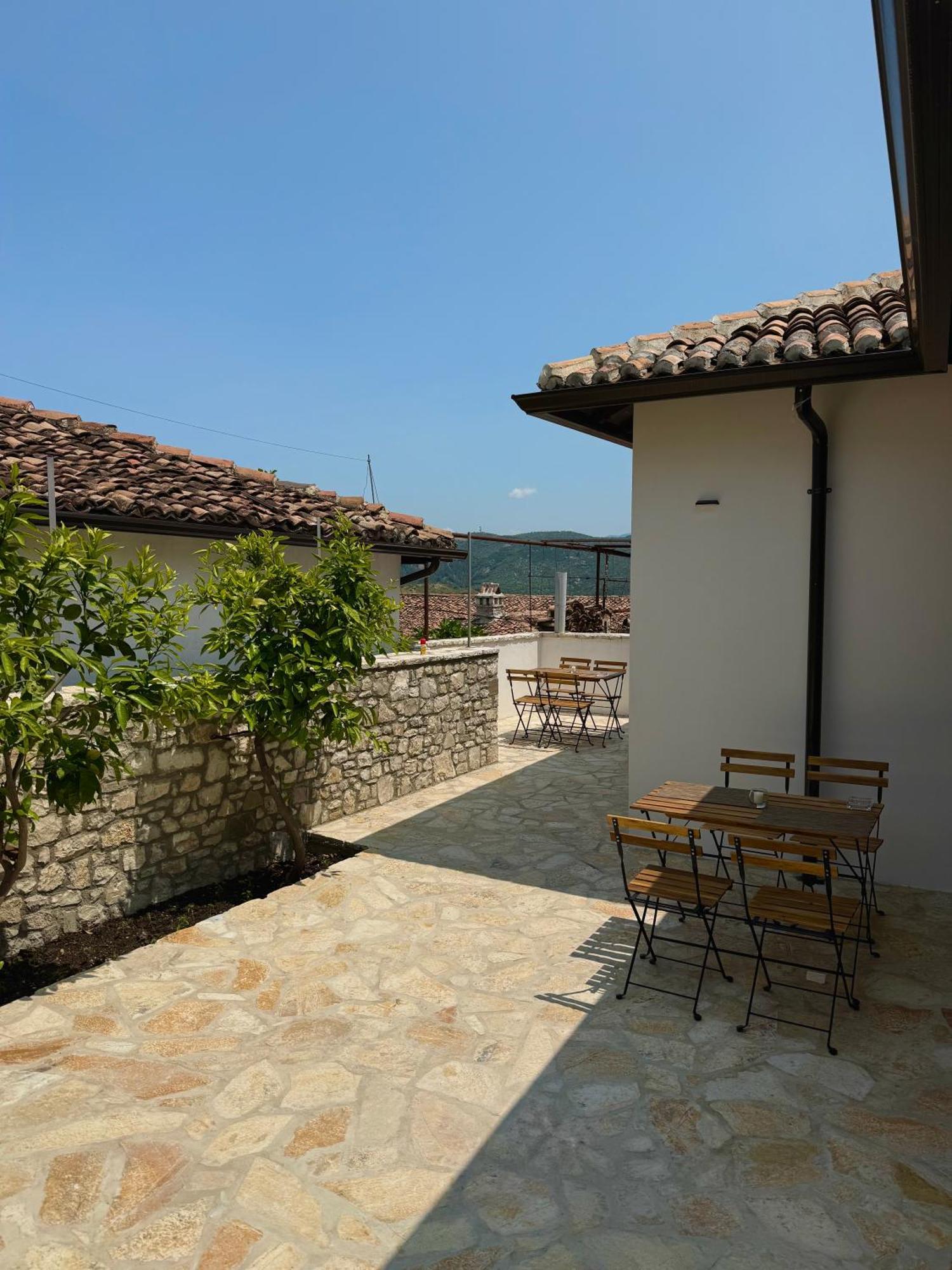 Merkaj, Castle Hotell